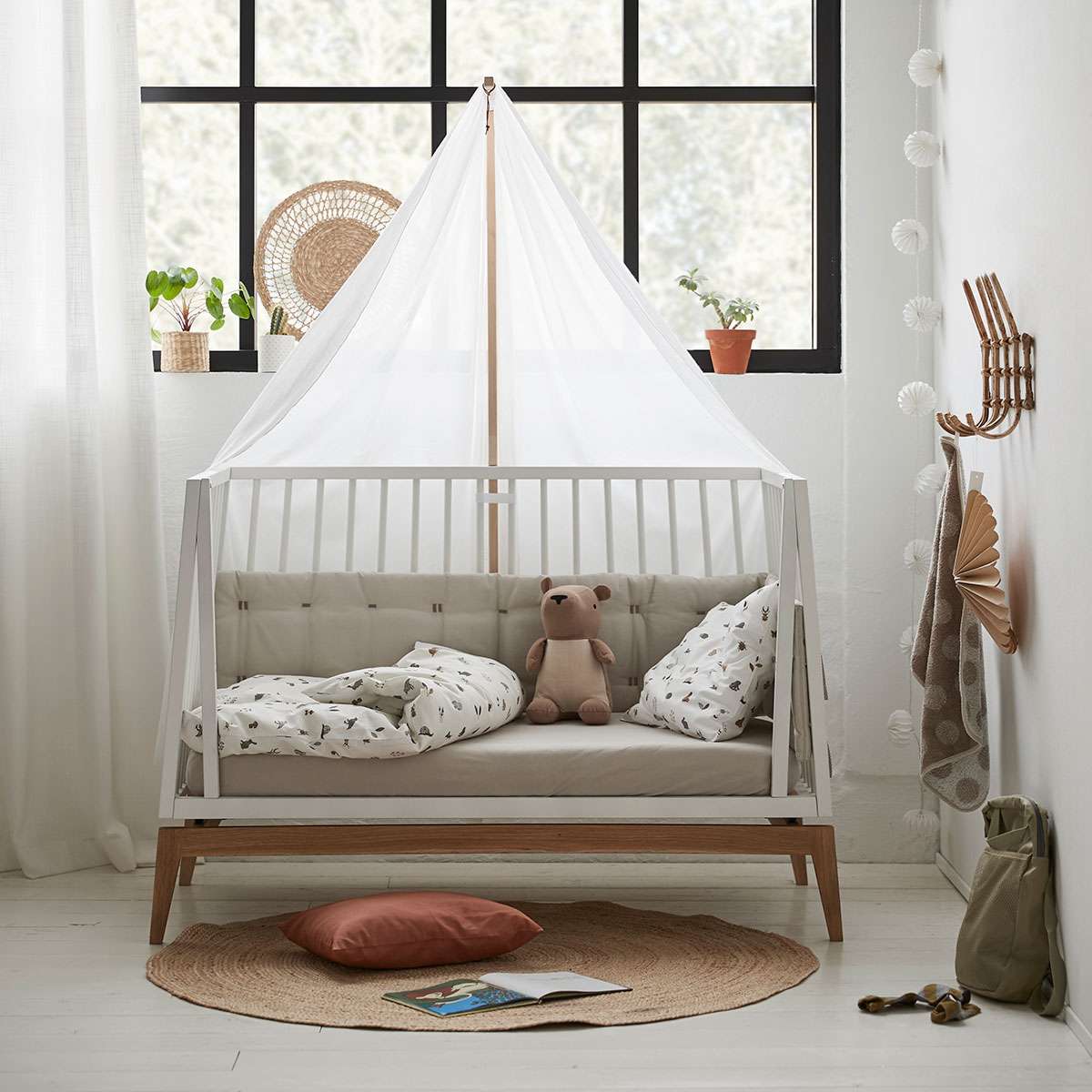 720120-03_Leander-Luna-babycot-120x60cm-white-oak_11_1200x1200