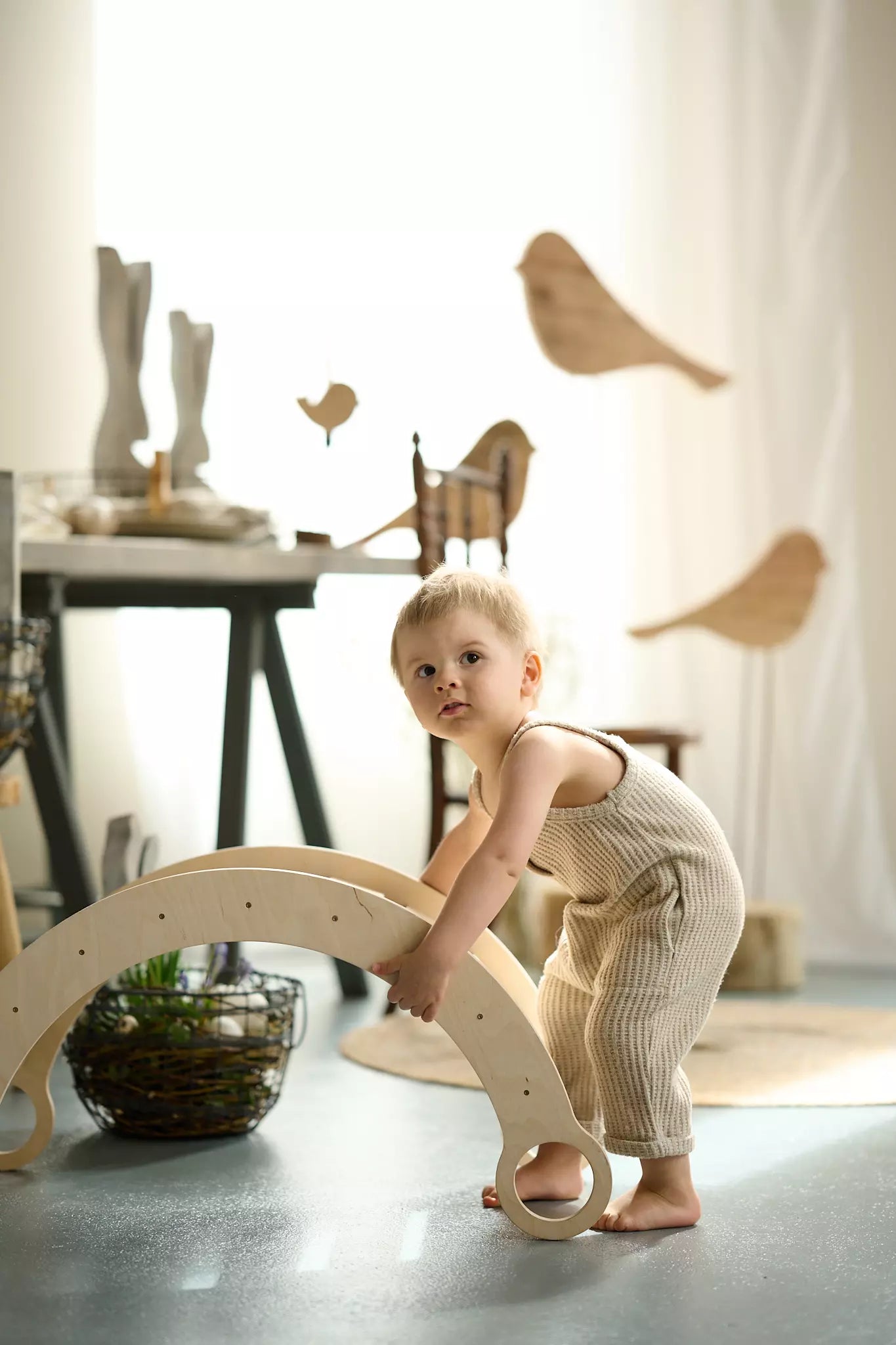 BabyWood-Montessori-Holzwippe-Kletterbogen-natur-06