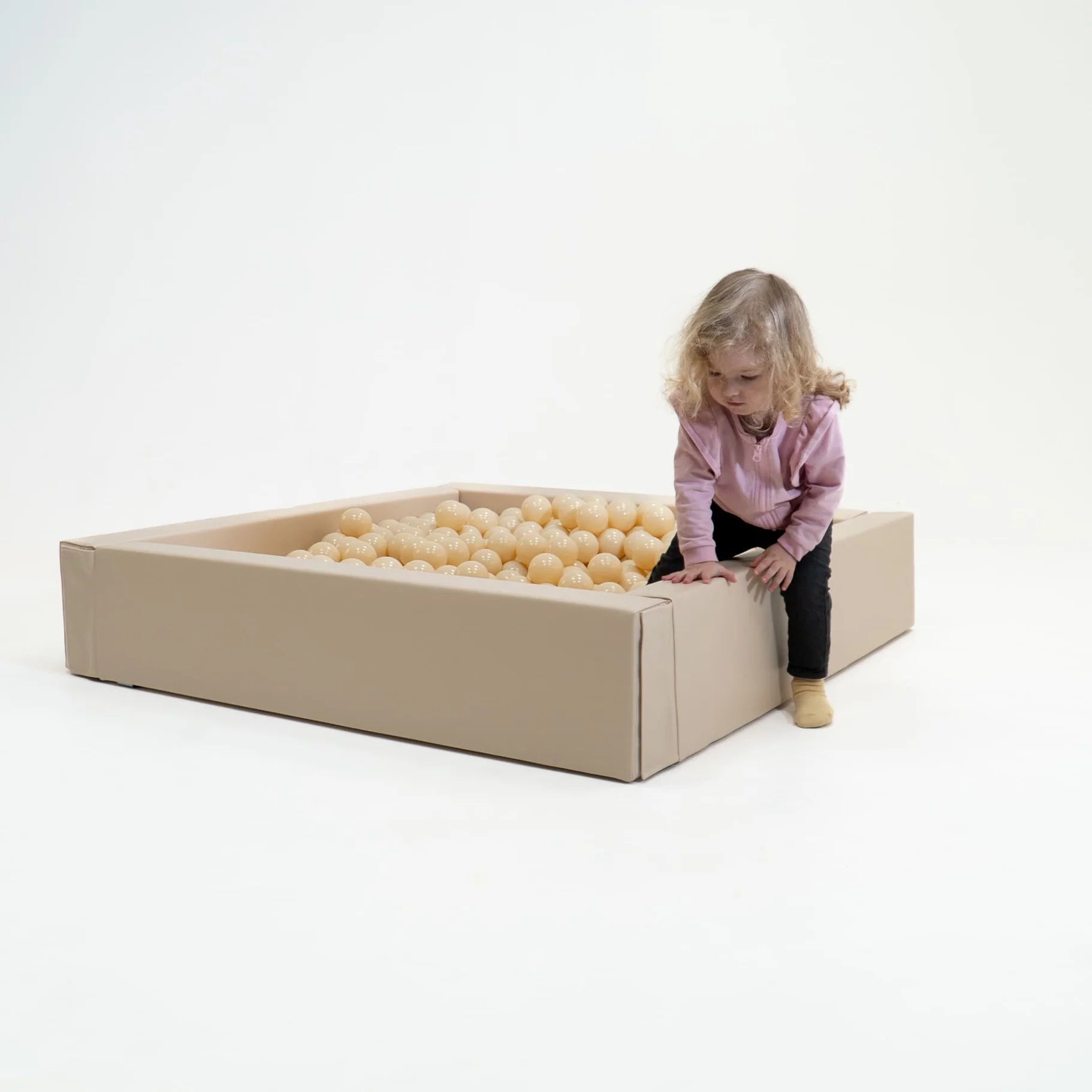 IGLU-Soft-Play-beige-ball-pit_12