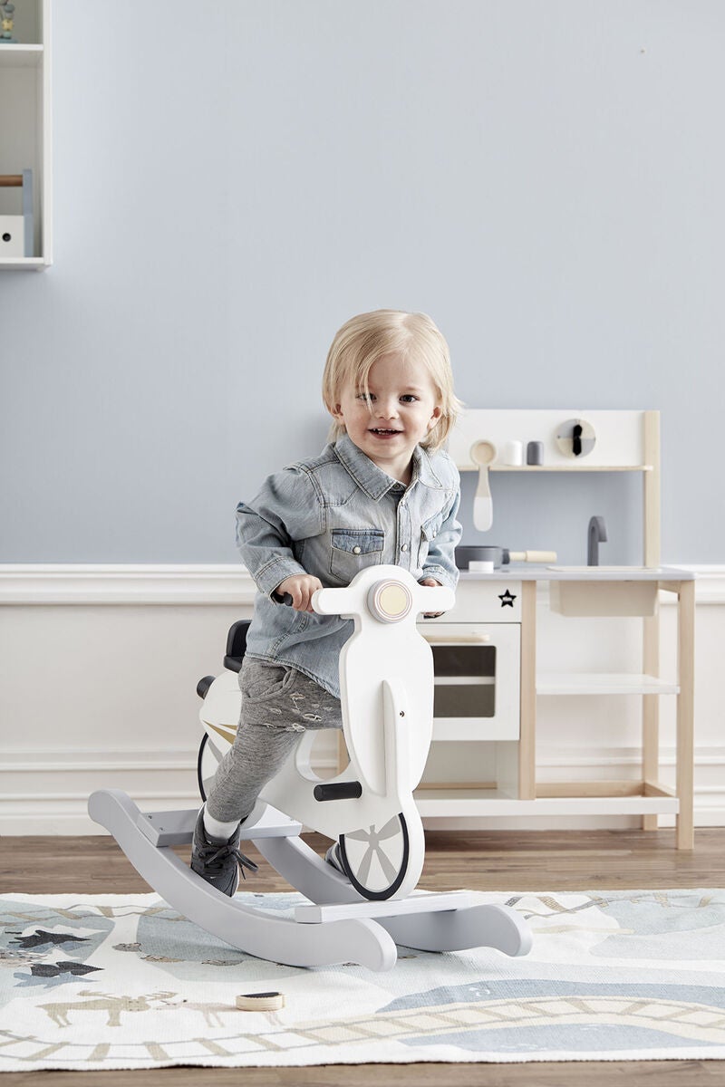 die-kleine-Schnullerbacke-Kids-Conzept-Schaukel-Scooter-grau_weiss-1000160-03