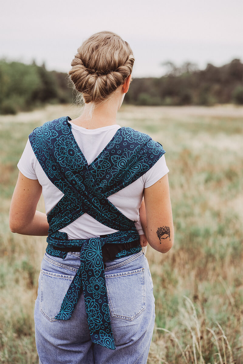 die-kleine-Schnullerbacke-LIMAS-Babytrage-Mandala-Ocean-0737669044198-02