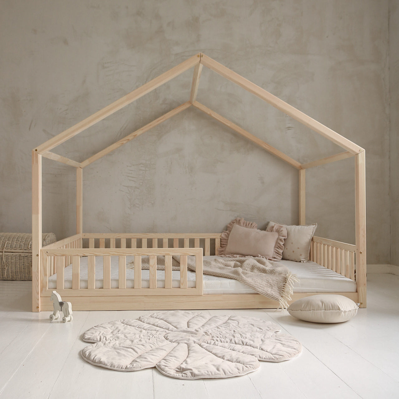 eng_pl_Housebed-with-fence-barrier-200x140-natural-feet-1-cm-fast-shipping-670_2