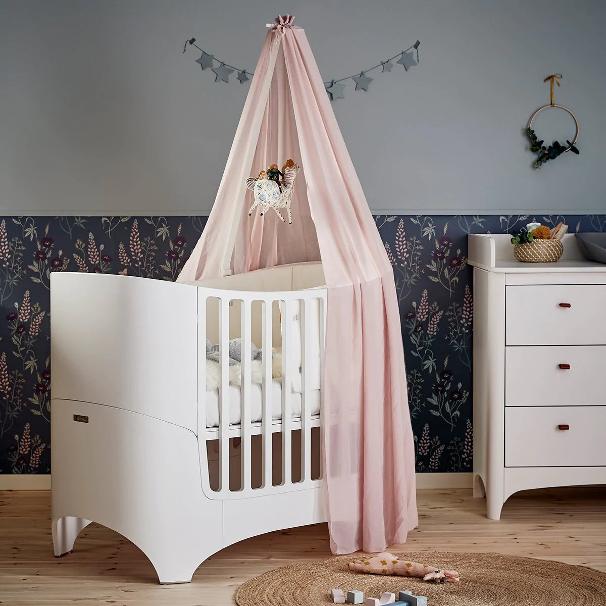 leander-classic-babybett-gitterbett-hoehenverstellbar-holz-umbaubar-junior-bett-1-weis