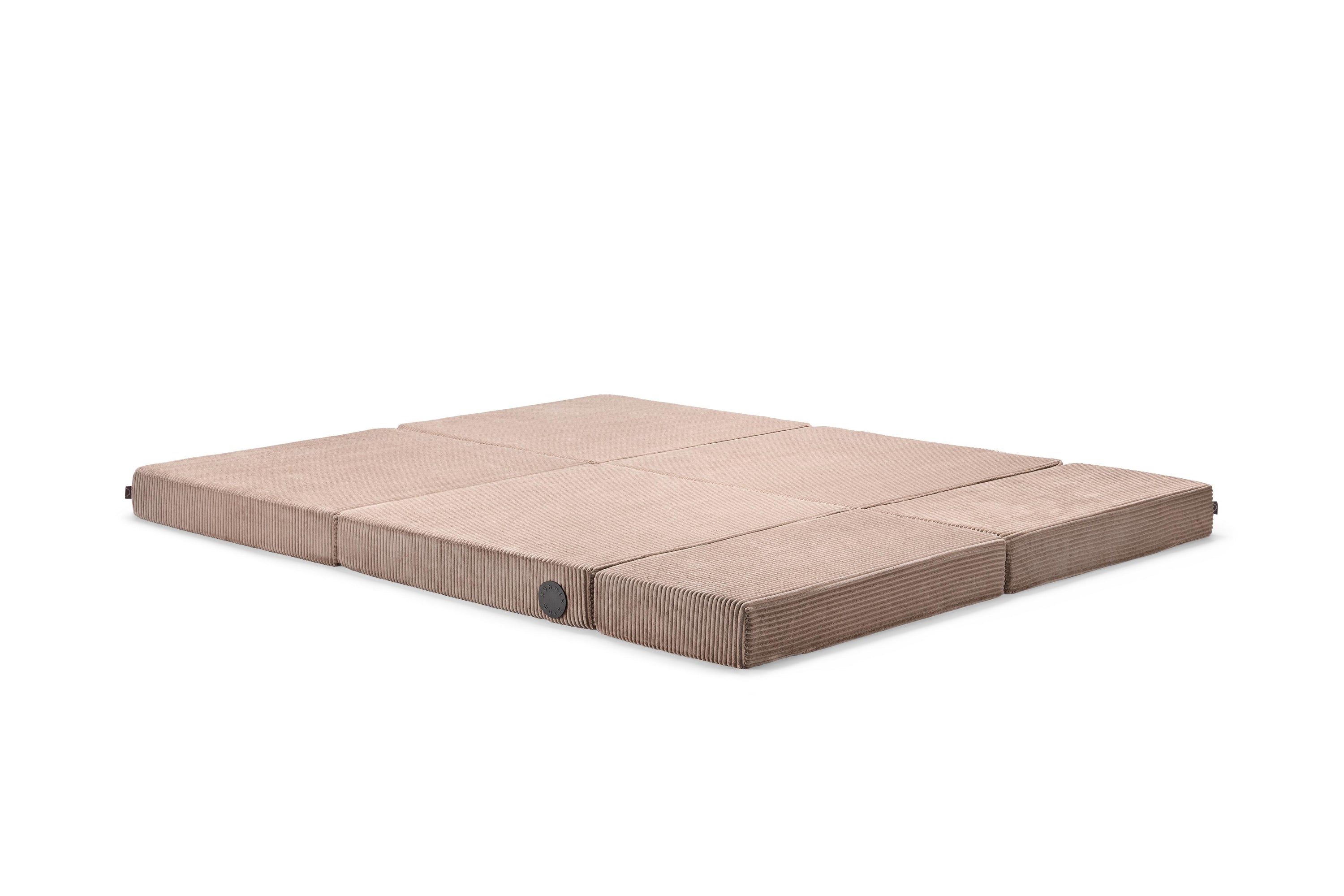 2024-10-18-wonderwuzz-produktbilder-cord-teddy-sofa0640-hf-taupe-nimmersatt