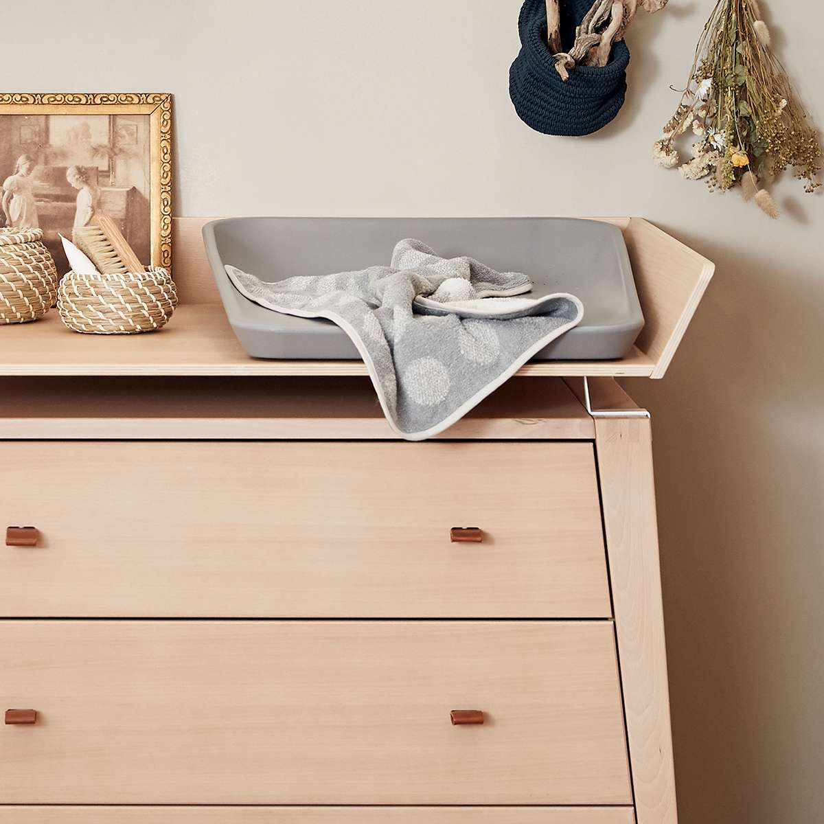 700563-05_Leander-Linea-Changingunit-Dresser-Beech_2_1200x1200