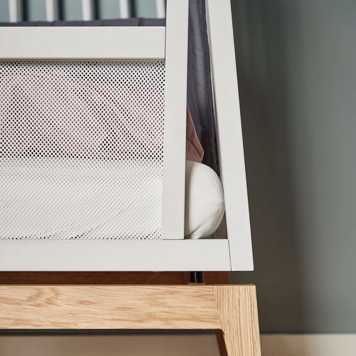 720120-03_Leander-Luna-babycot-120x60cm-white-oak_1200x1200-b