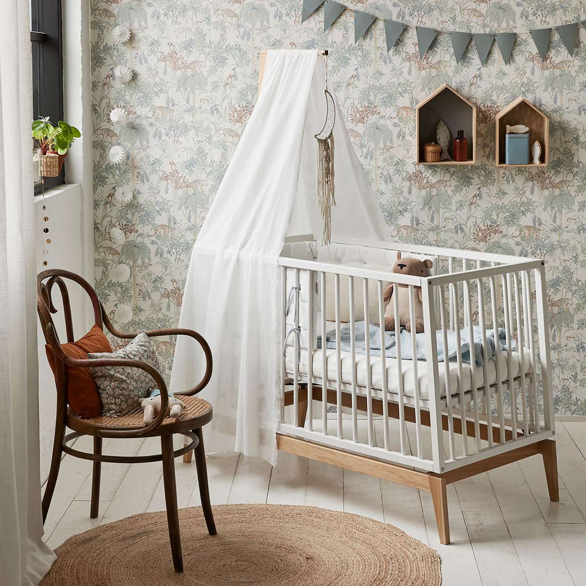 720120-03_Leander-Luna-babycot-120x60cm-white-oak_14_1200x1200