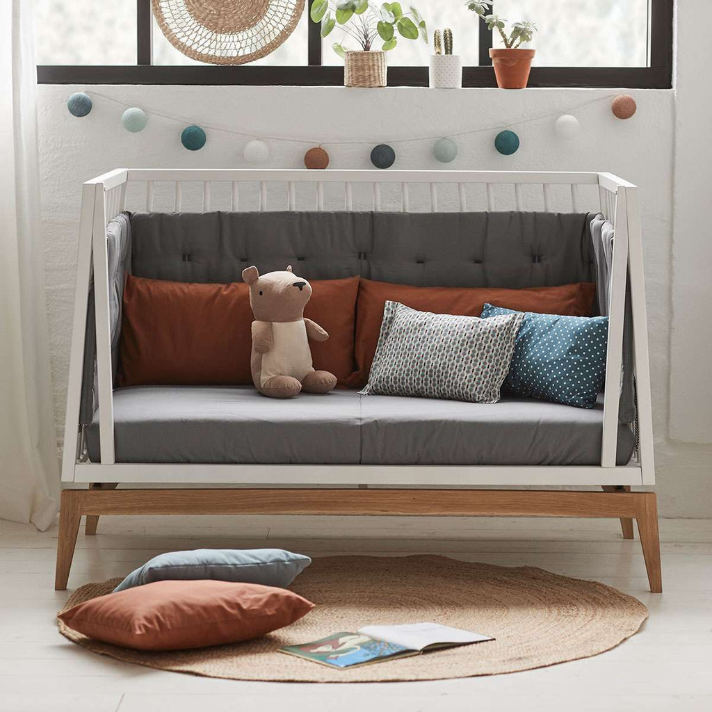 720120-03_Leander-Luna-babycot-120x60cm-white-oak_16_1200x1200