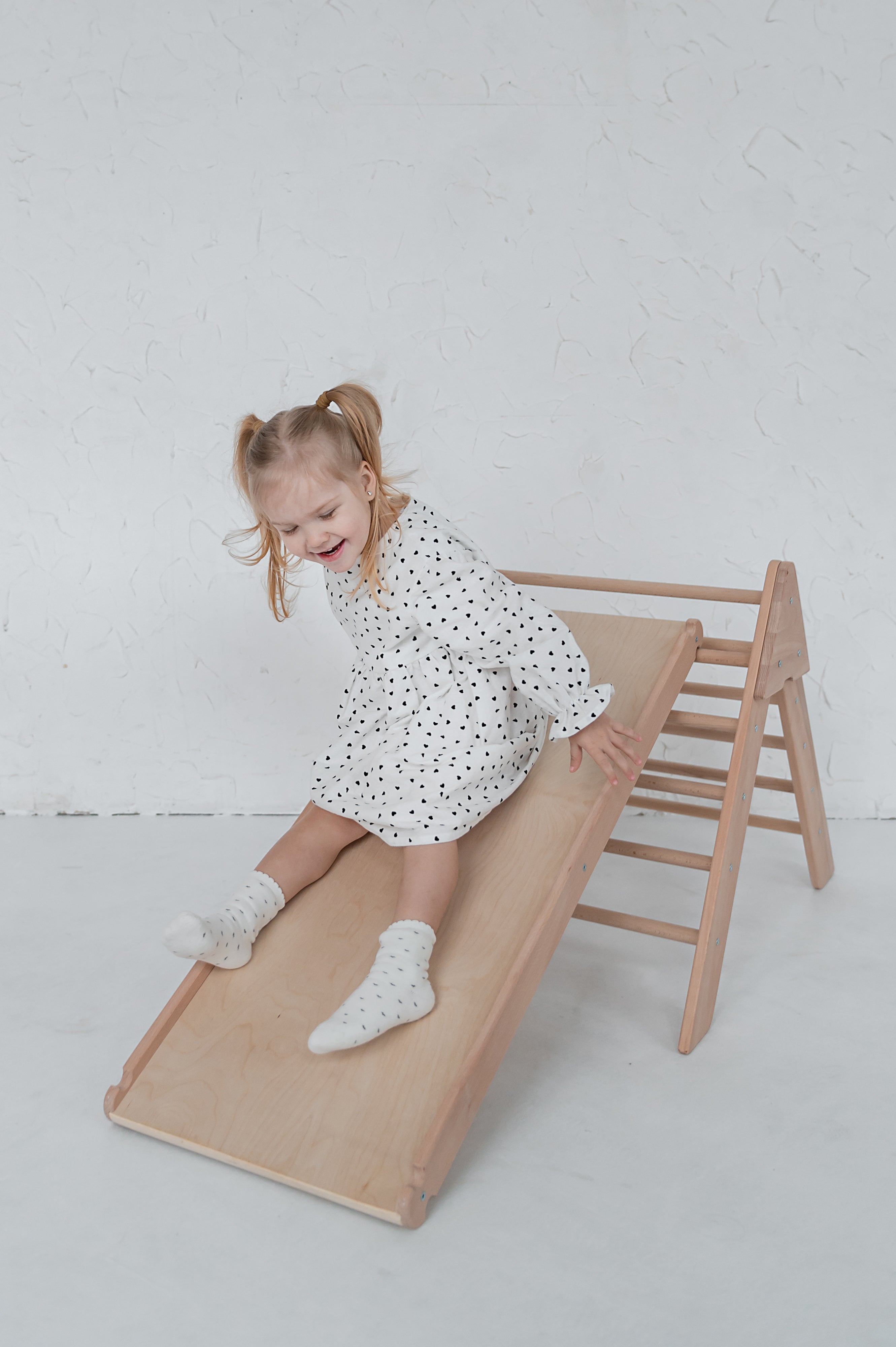 BEECH-WOOD-Pikler-triangle-children-photo-7
