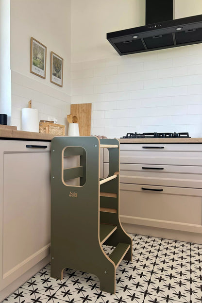 BabyWood-K-chenhelfer_Lernturm-SLIM-M-olive-01