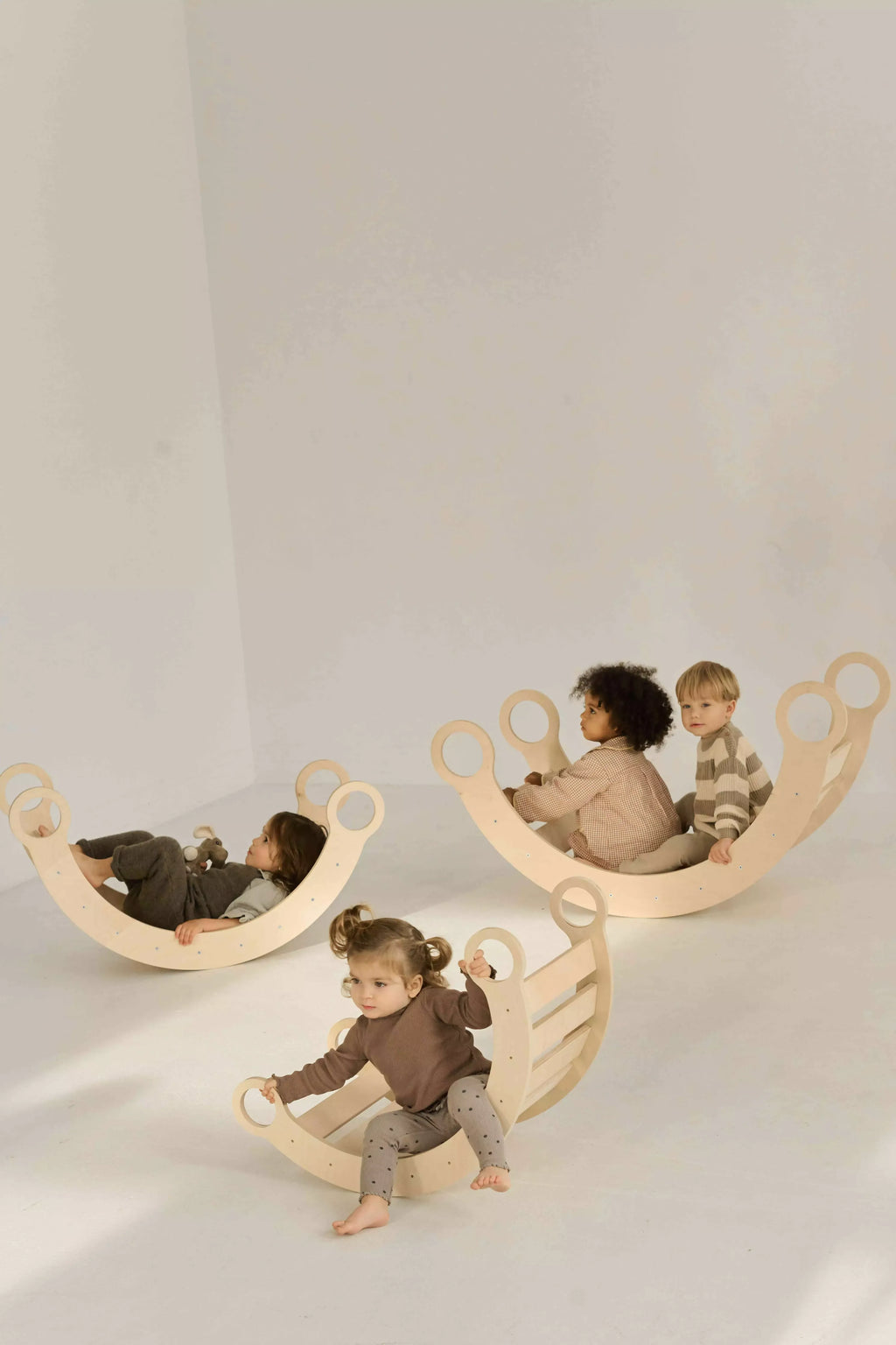 BabyWood-Montessori-Holzwippe-Kletterbogen-natur-02