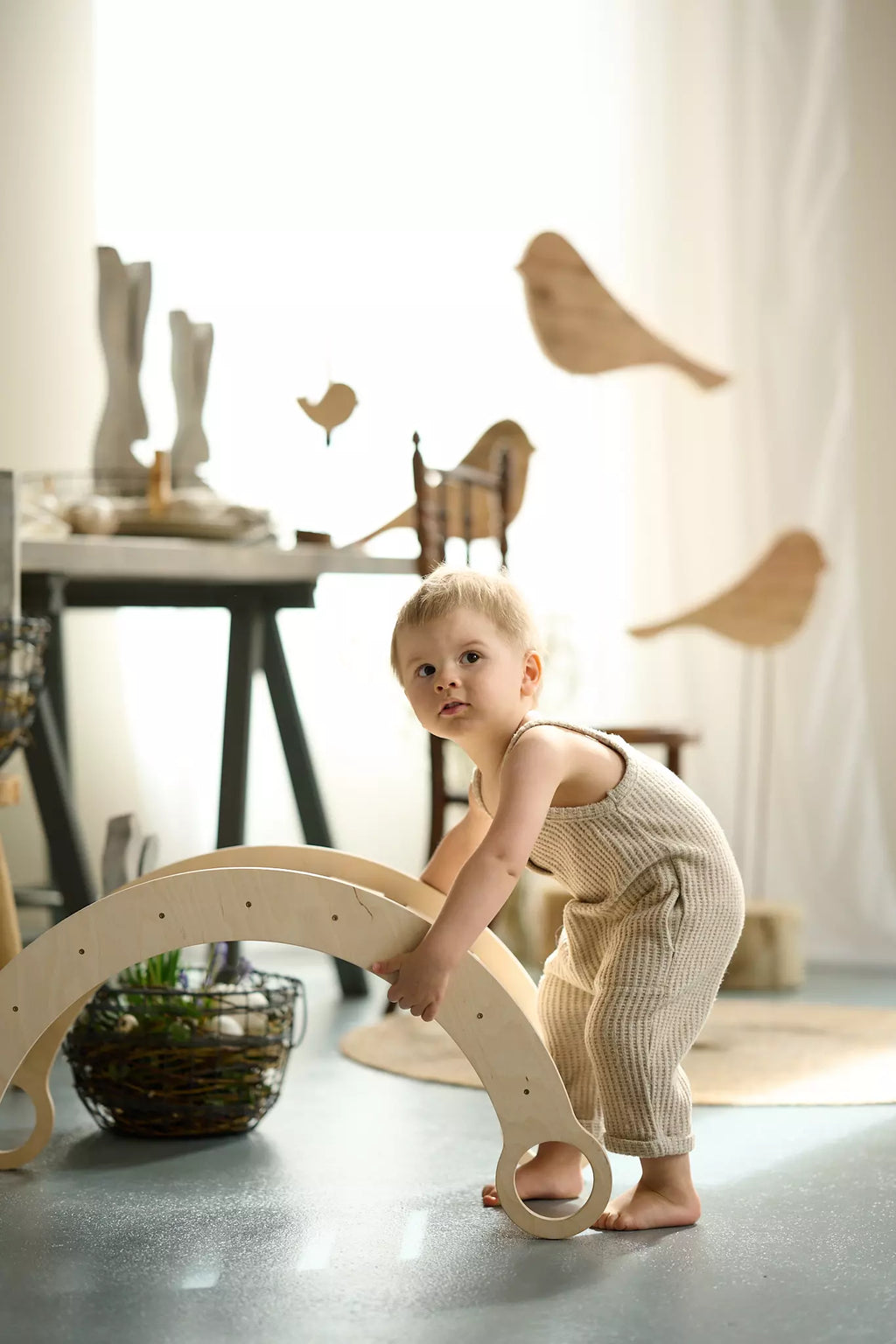 BabyWood-Montessori-Holzwippe-Kletterbogen-natur-06