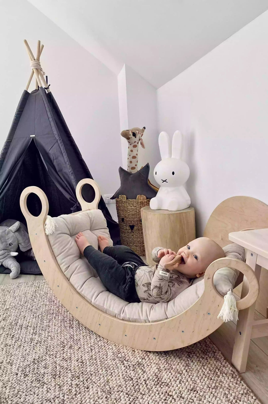 BabyWood-Montessori-Holzwippe-Kletterbogen-natur-08