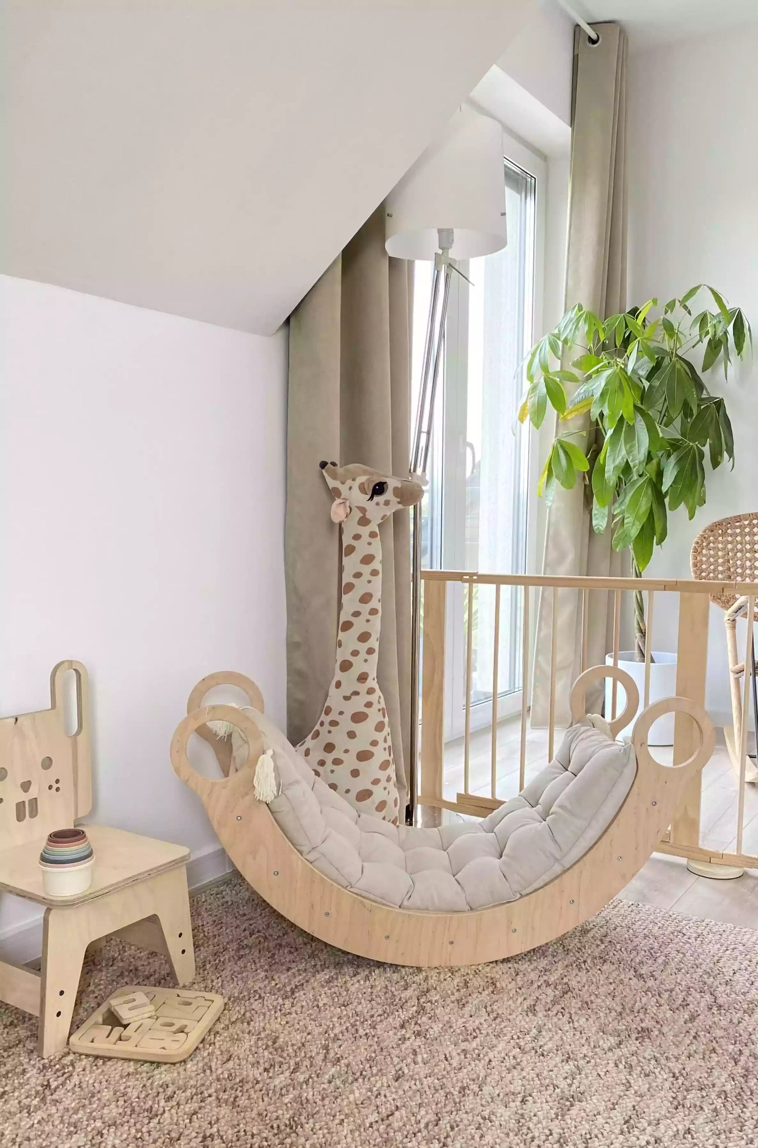 BabyWood-Montessori-Holzwippe-Kletterbogen-natur-09