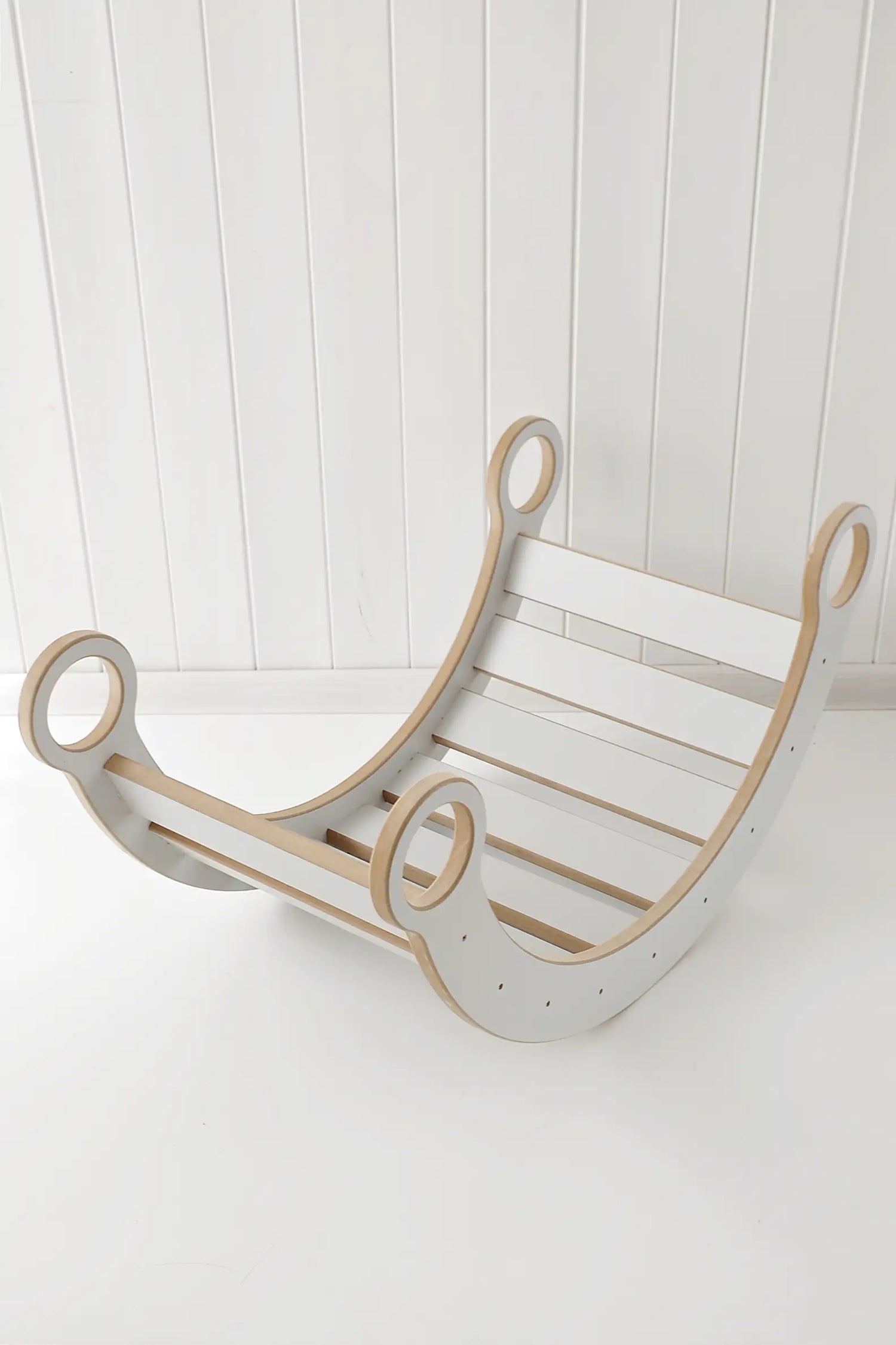 BabyWood-Montessori-Holzwippe-Kletterbogen-weiss-01