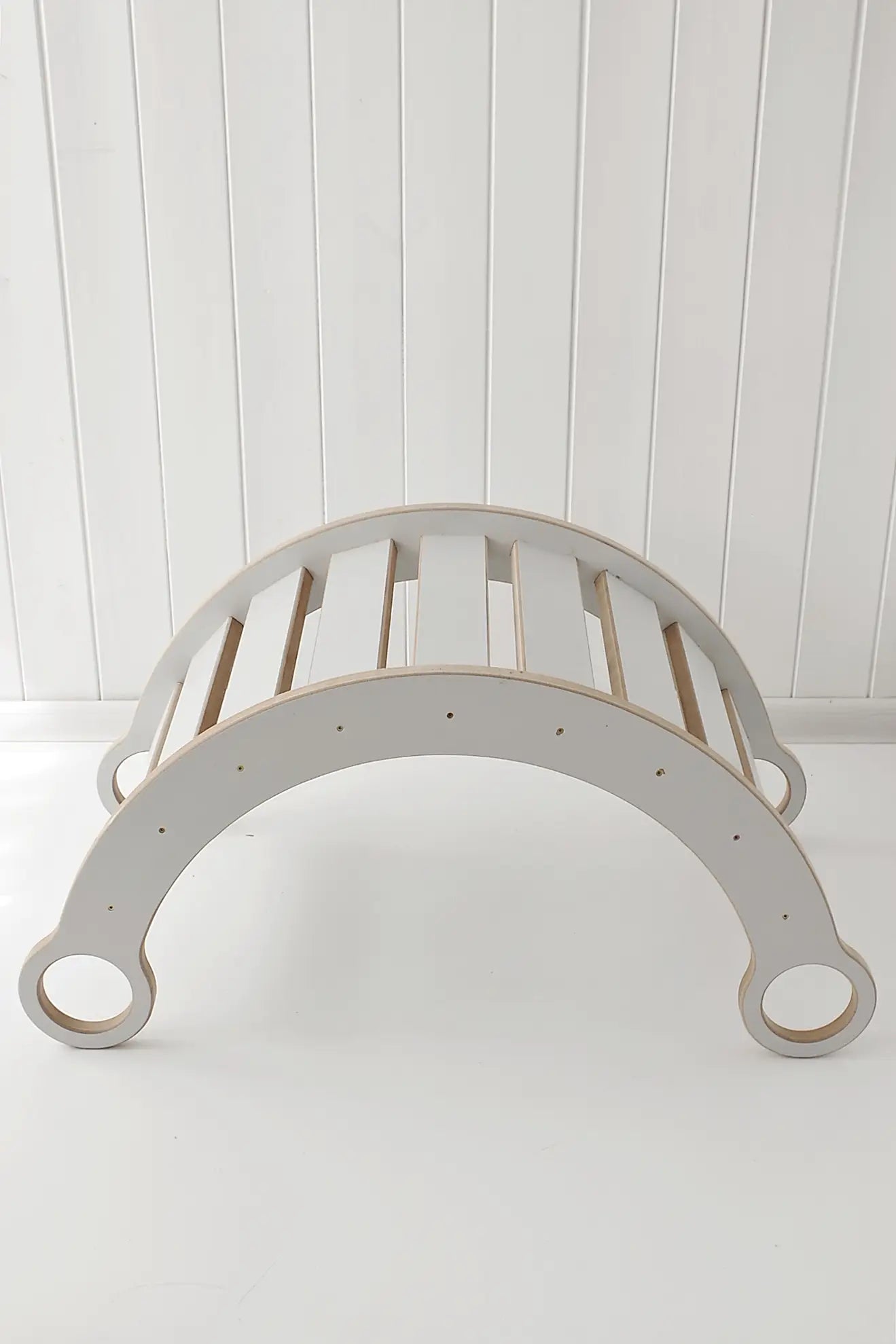BabyWood-Montessori-Holzwippe-Kletterbogen-weiss-02