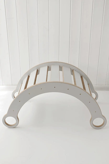 BabyWood-Montessori-Holzwippe-Kletterbogen-weiss-02