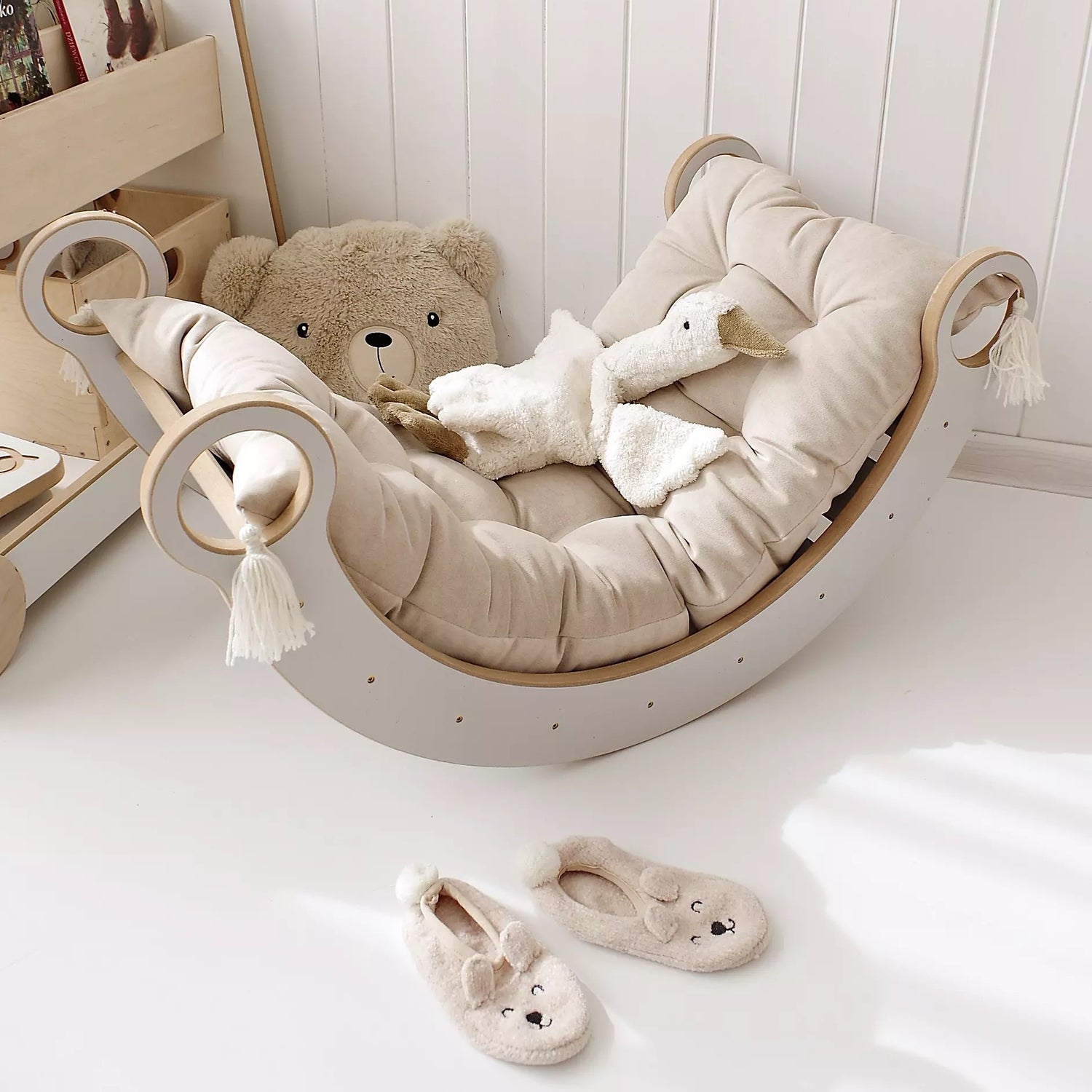 BabyWood-Montessori-Holzwippe-Kletterbogen-weiss-04