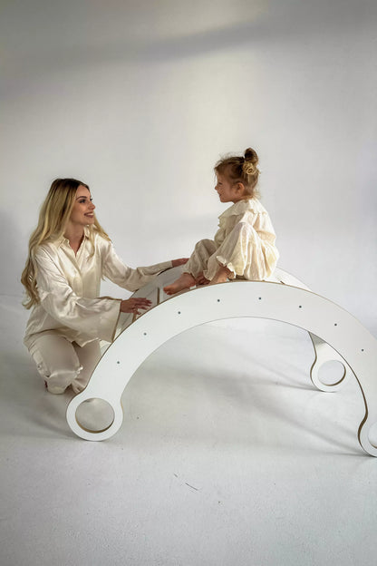 BabyWood-Montessori-Holzwippe-Kletterbogen-weiss-11