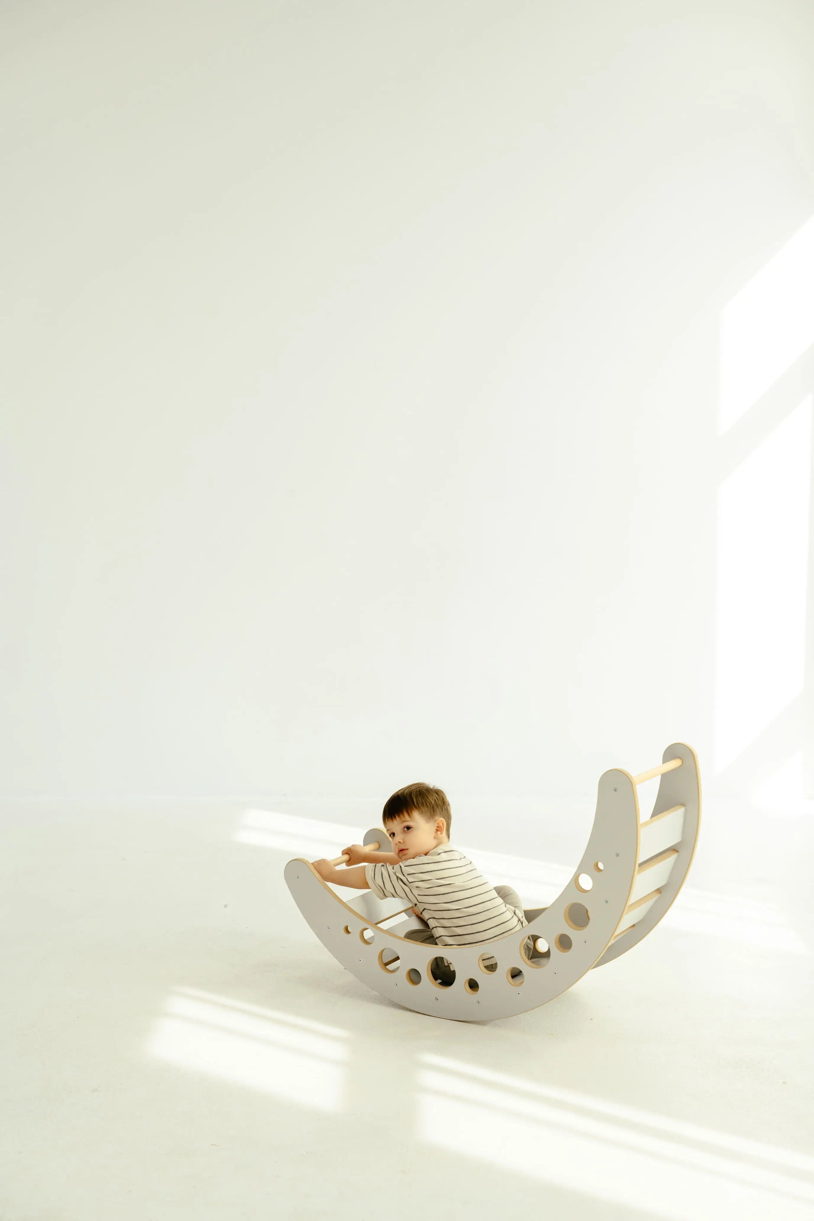 BabyWood-Schaukel-Moon-M-grau-01