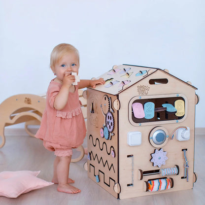 BusyKids-BusyBoard-das-sensorische-Montessori-Spielhaus-Natura_Pastell-01