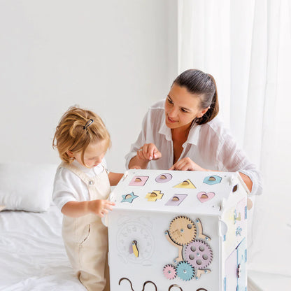 BusyKids-BusyBoard-das-sensorische-Montessori-Spielhaus-Weiss_Pastell-limitierte-Auflage-07