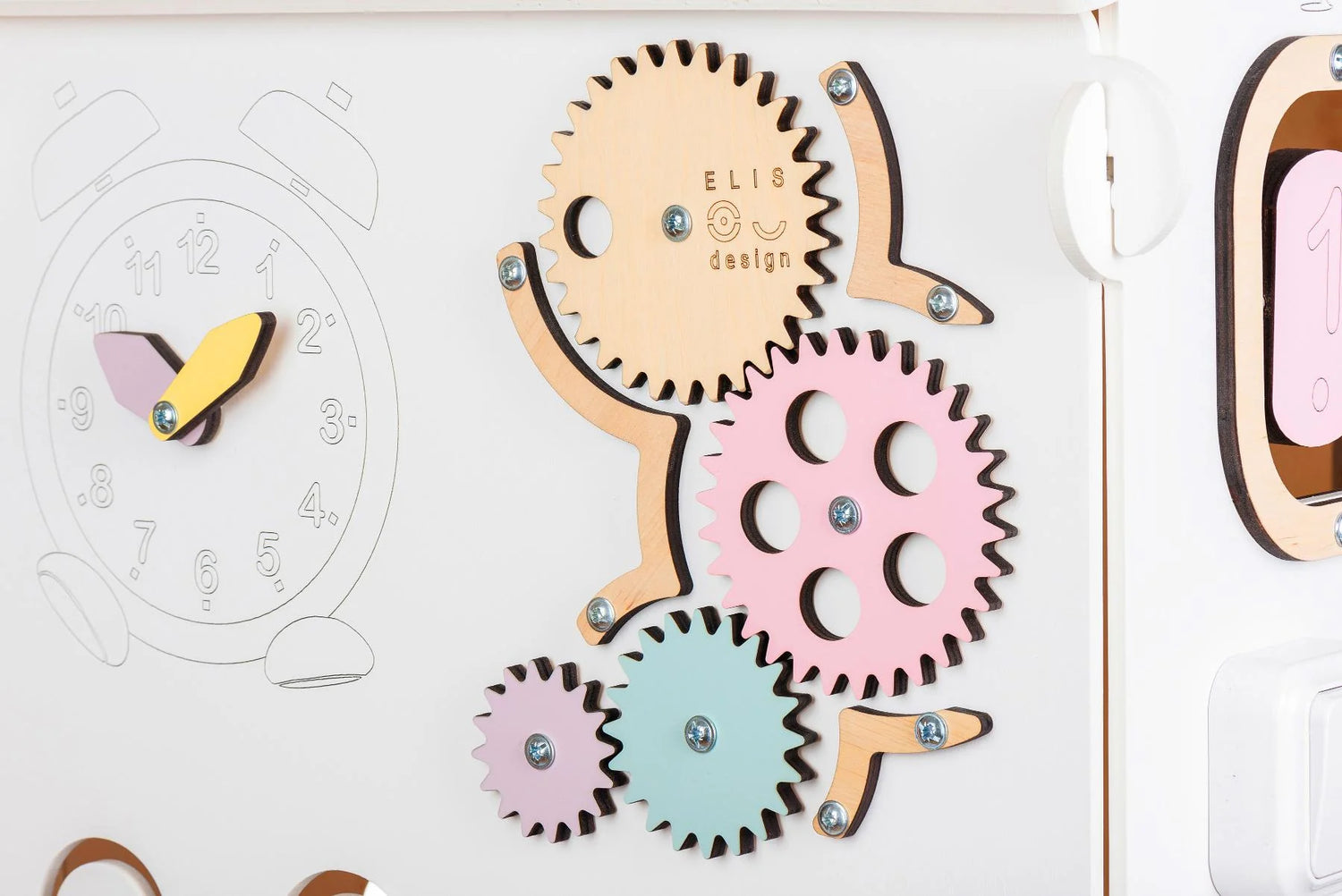 BusyKids-BusyBoard-das-sensorische-Montessori-Spielhaus-Weiss_Pastell-limitierte-Auflage-15