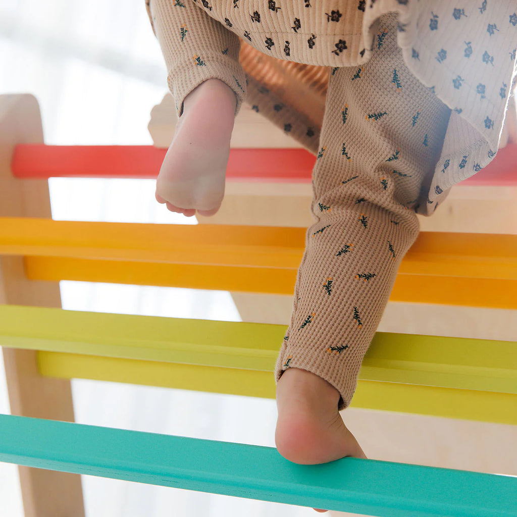BusyKids-Pikler-Kletterdreieck-Regenbogenfarben-0750122378852-11