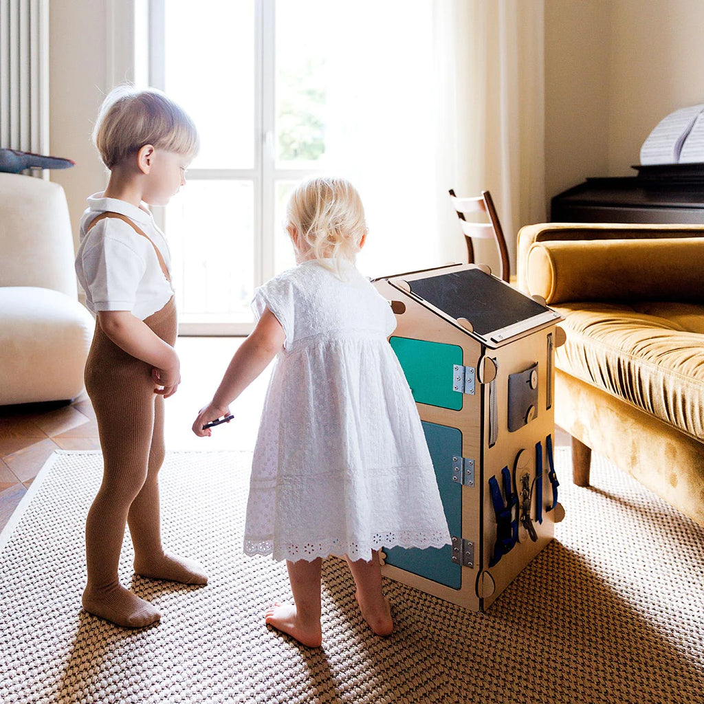 BusyKids-Set-BusyBoard-Spielhaus-natura_mint-und-kreativer-W-rfel-08
