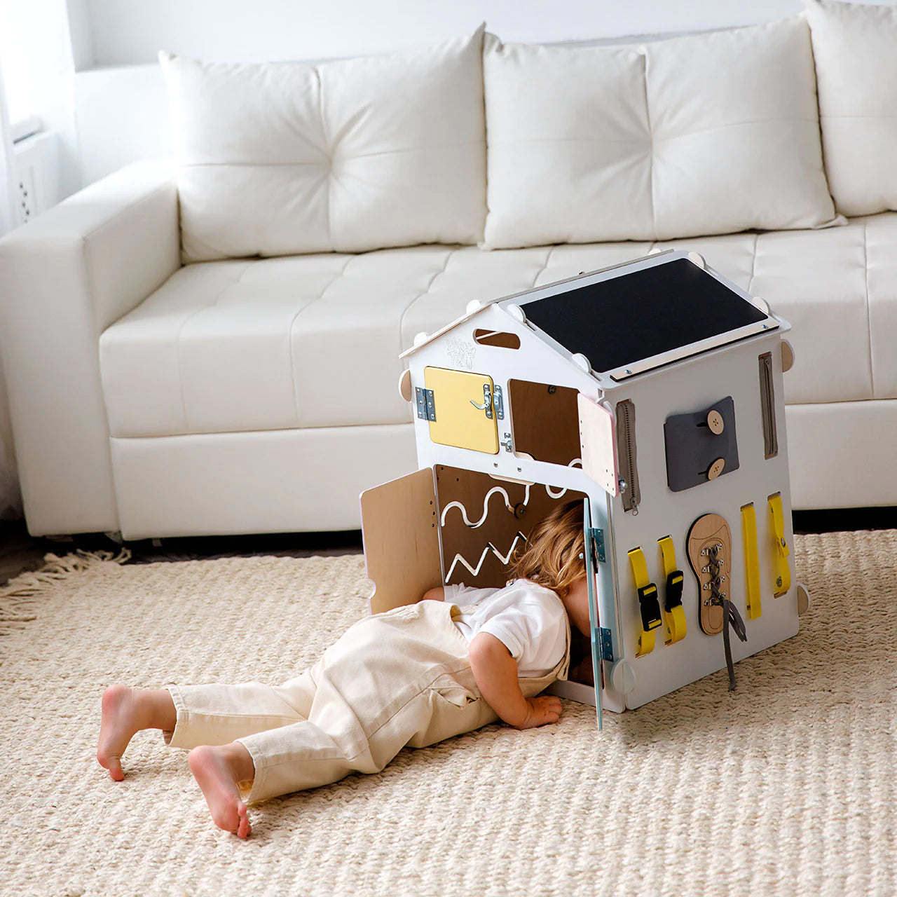 BusyKids-Set-BusyBoard-Spielhaus-weiss_pastell-und-kreativer-W-rfel-04
