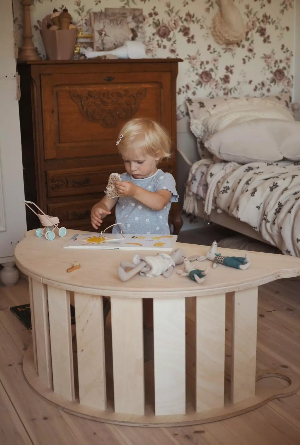 Holzwippe-fur-Kinder-Schreibtisch-Babywood