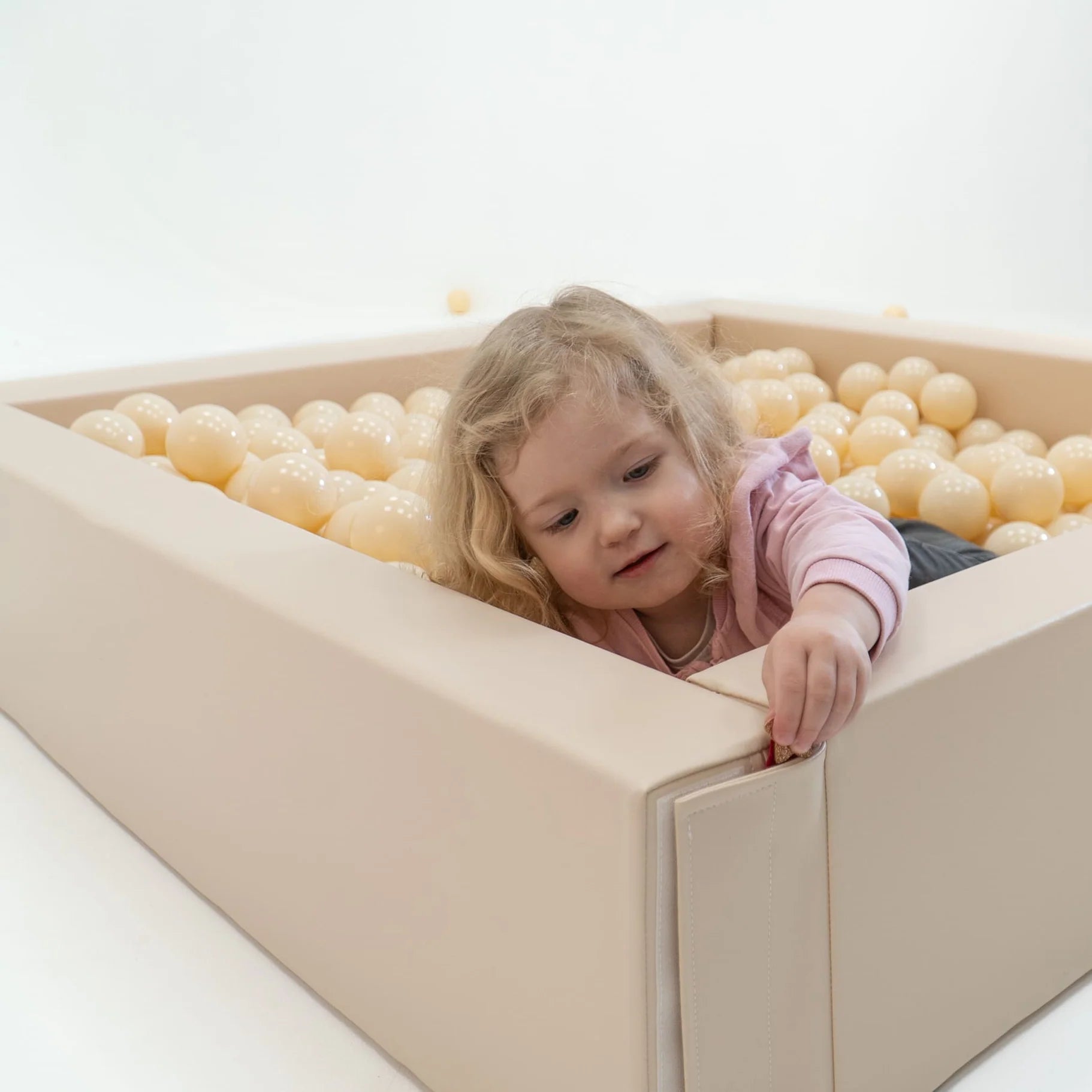 IGLU-Soft-Play-beige-ball-pit_10