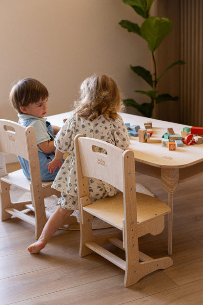 Kinder-Spiel-SpaB-Kinderzimmer-Tisch-wachst-mit-dem-Kind