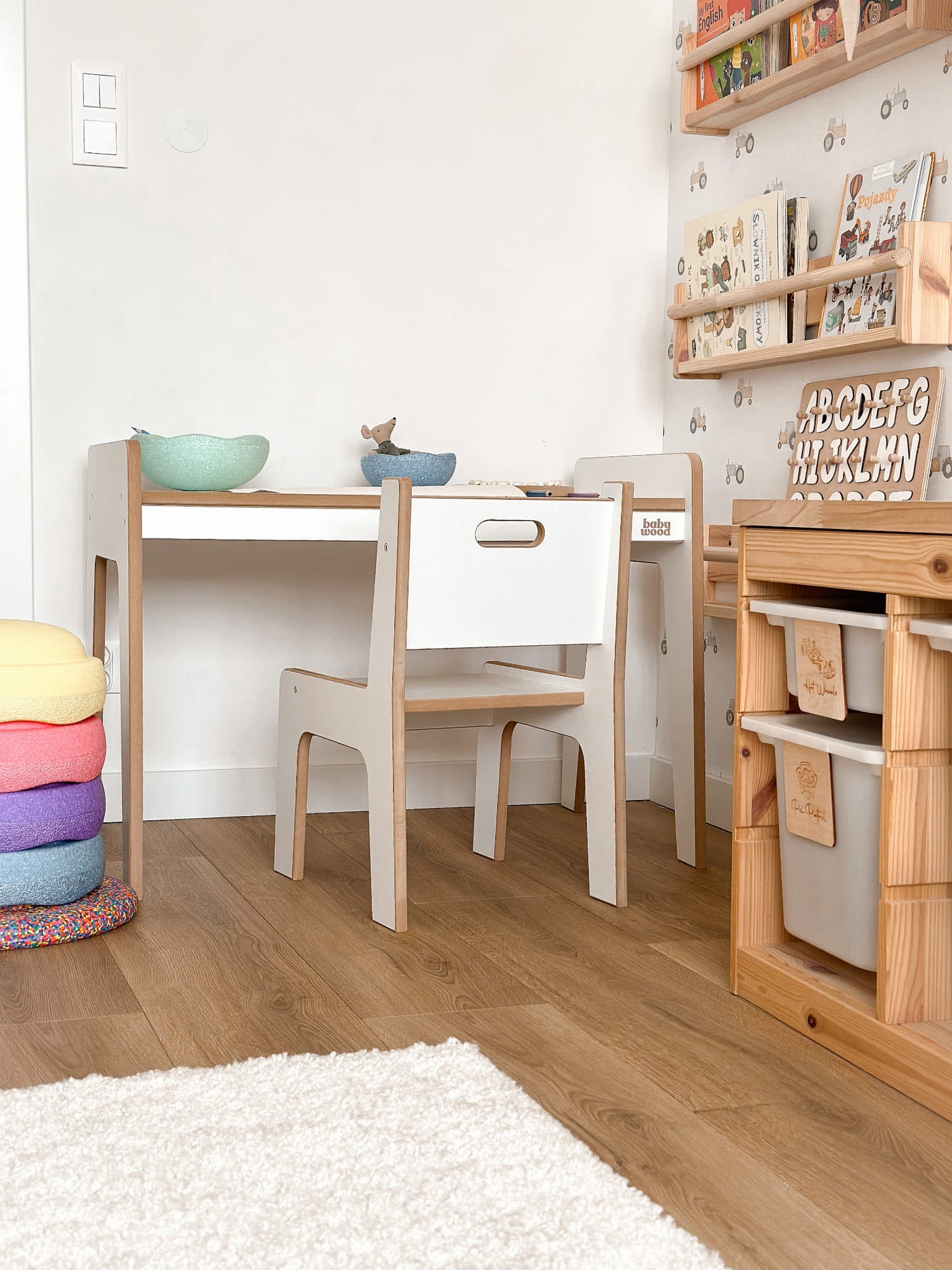 Kinderzimmer-Kindertisch-Kinderstuhl