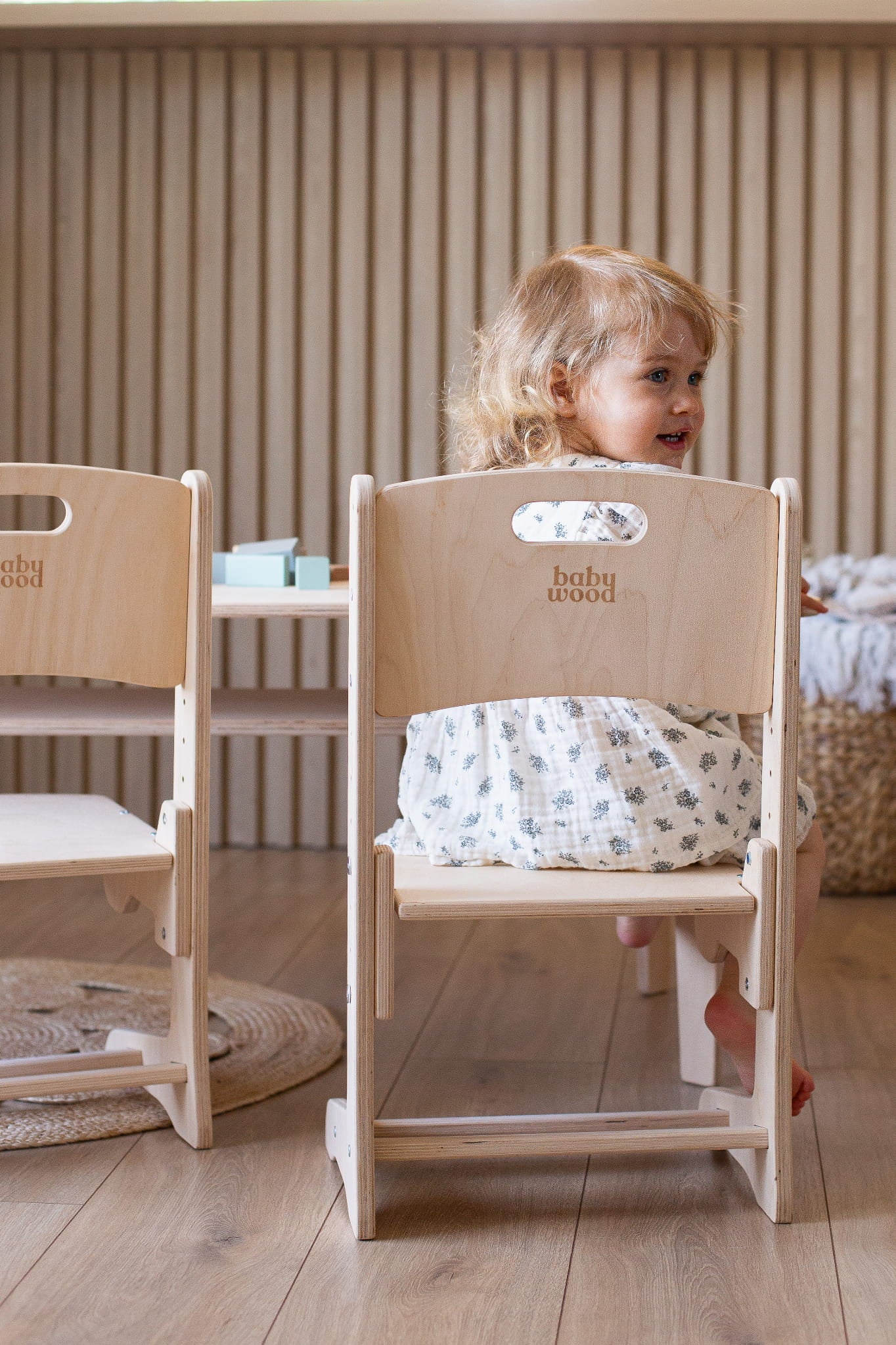 Kinderzimmer-Stuhl-verstellbar-natur-1
