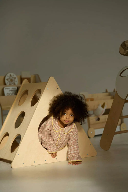 Kletterdreieck-Spielplatz-zu-Hause-Kinderzimmer