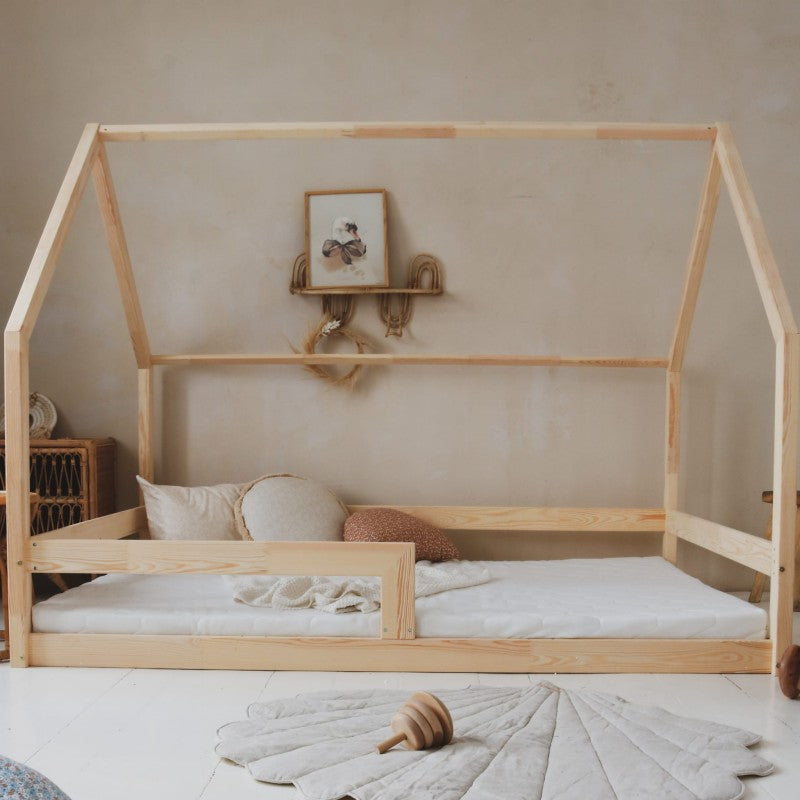 LULETTO-Hausbett-Barierra-200x140-Naturholz-ebenerdig-01