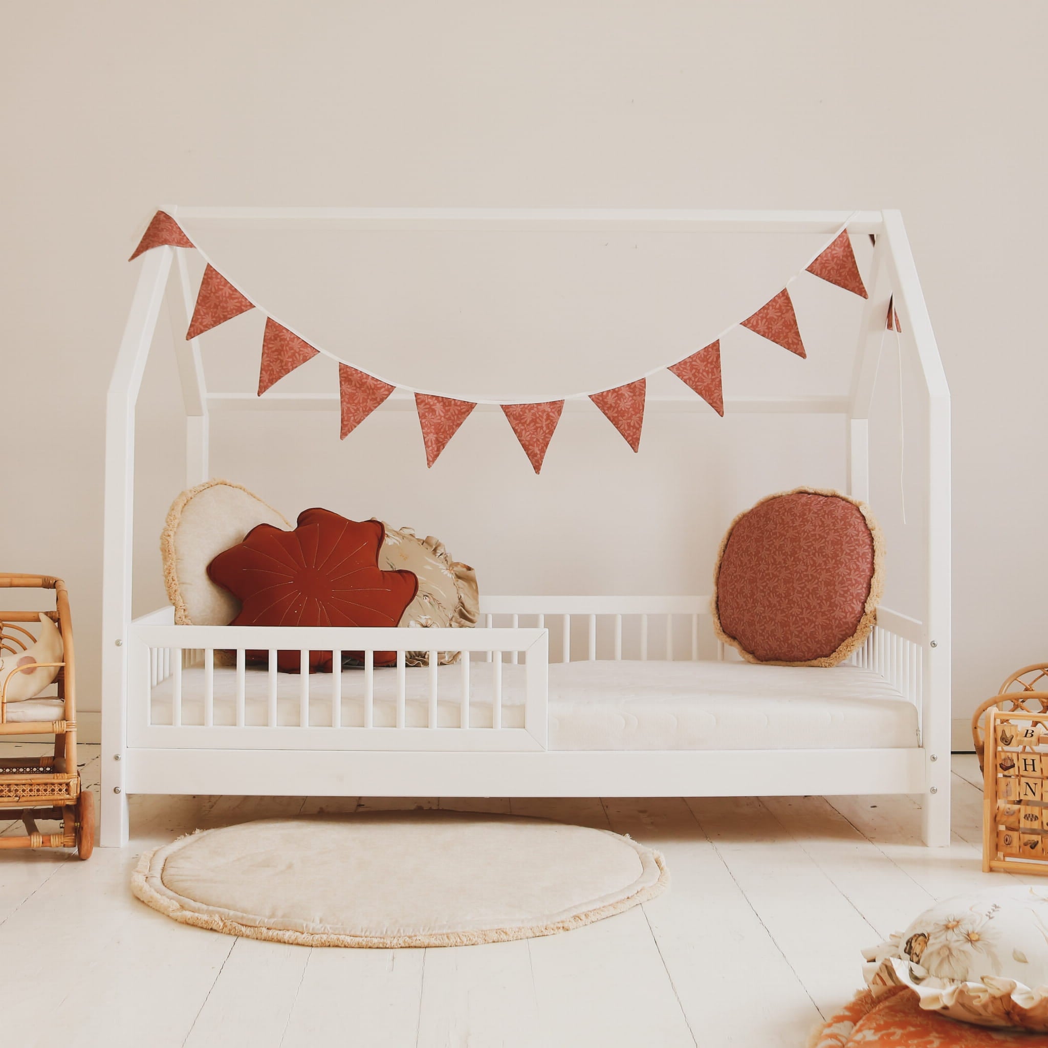 LULETTO-Hausbett-Pioli-190x90-cm-Weiss-01