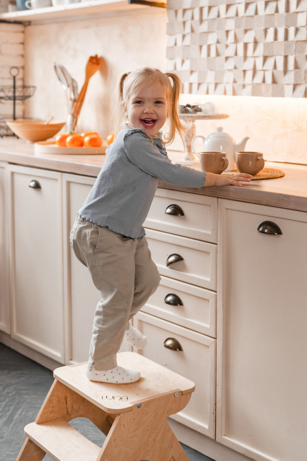 NATURE-Kids-step-stool-children-photo-1