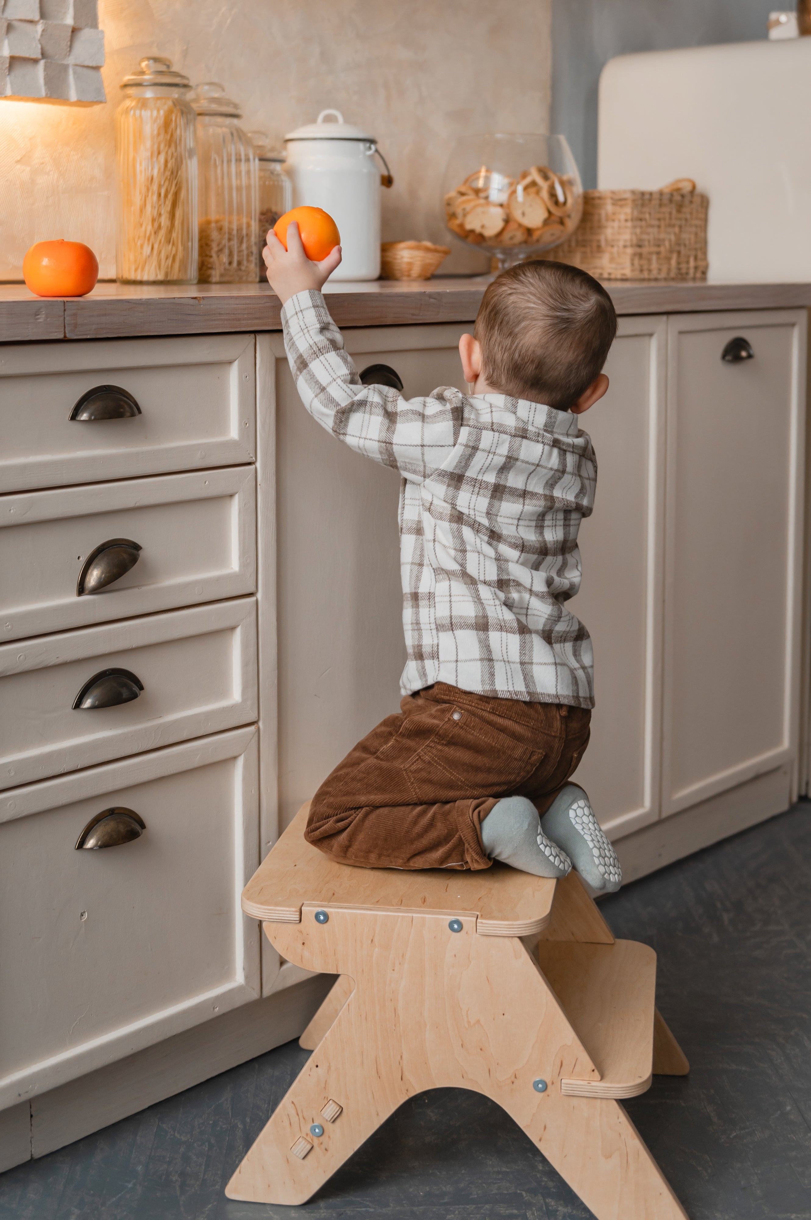 NATURE-Kids-step-stool-children-photo-2