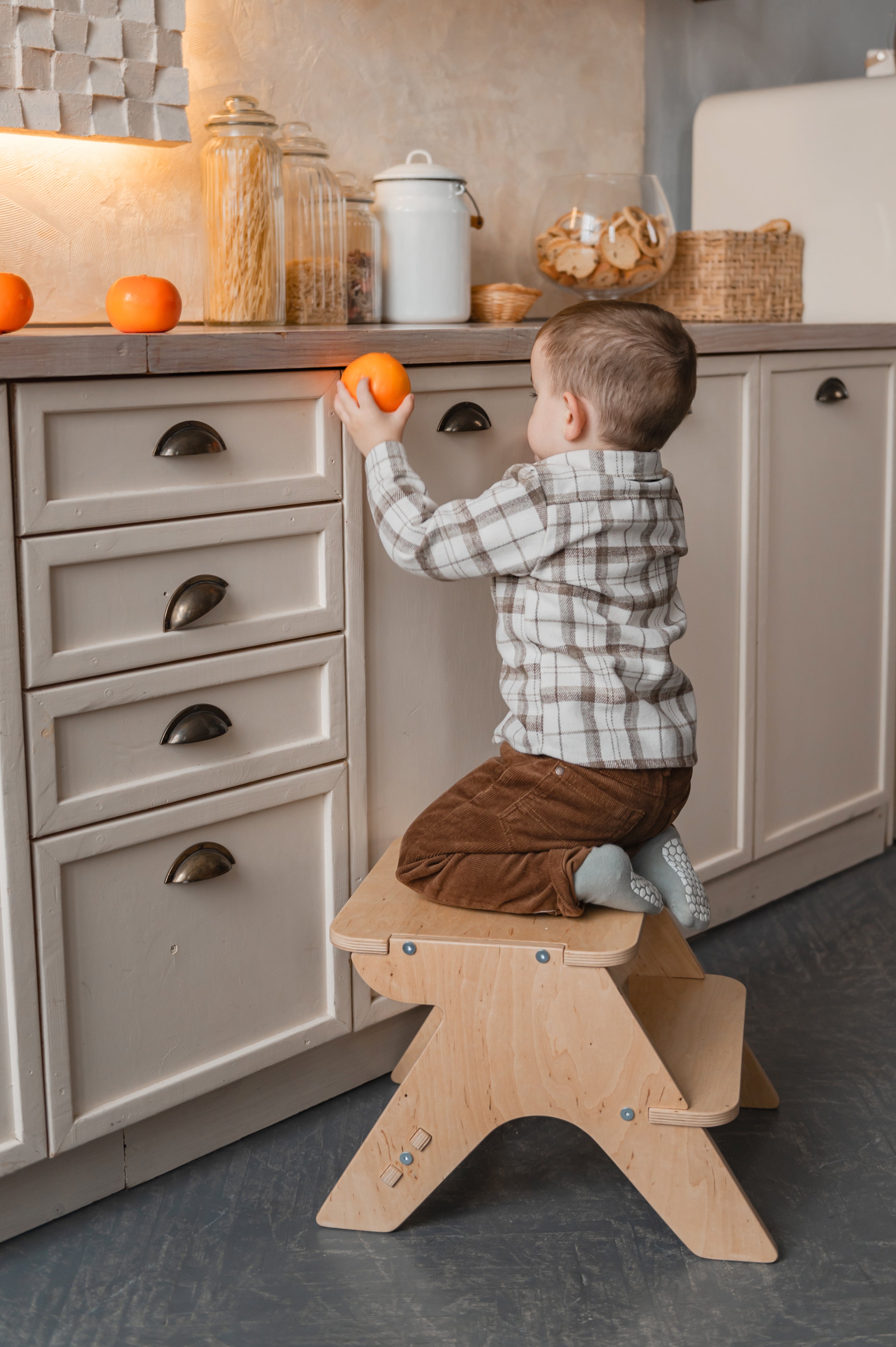 NATURE-Kids-step-stool-children-photo-3