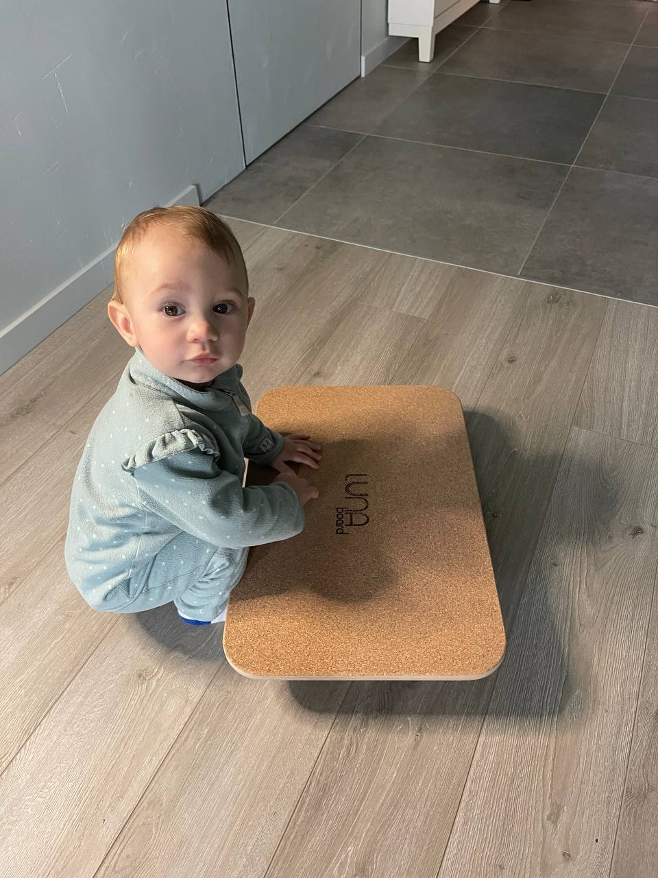 NATURE-Small-rocking-desk-children-photo-16
