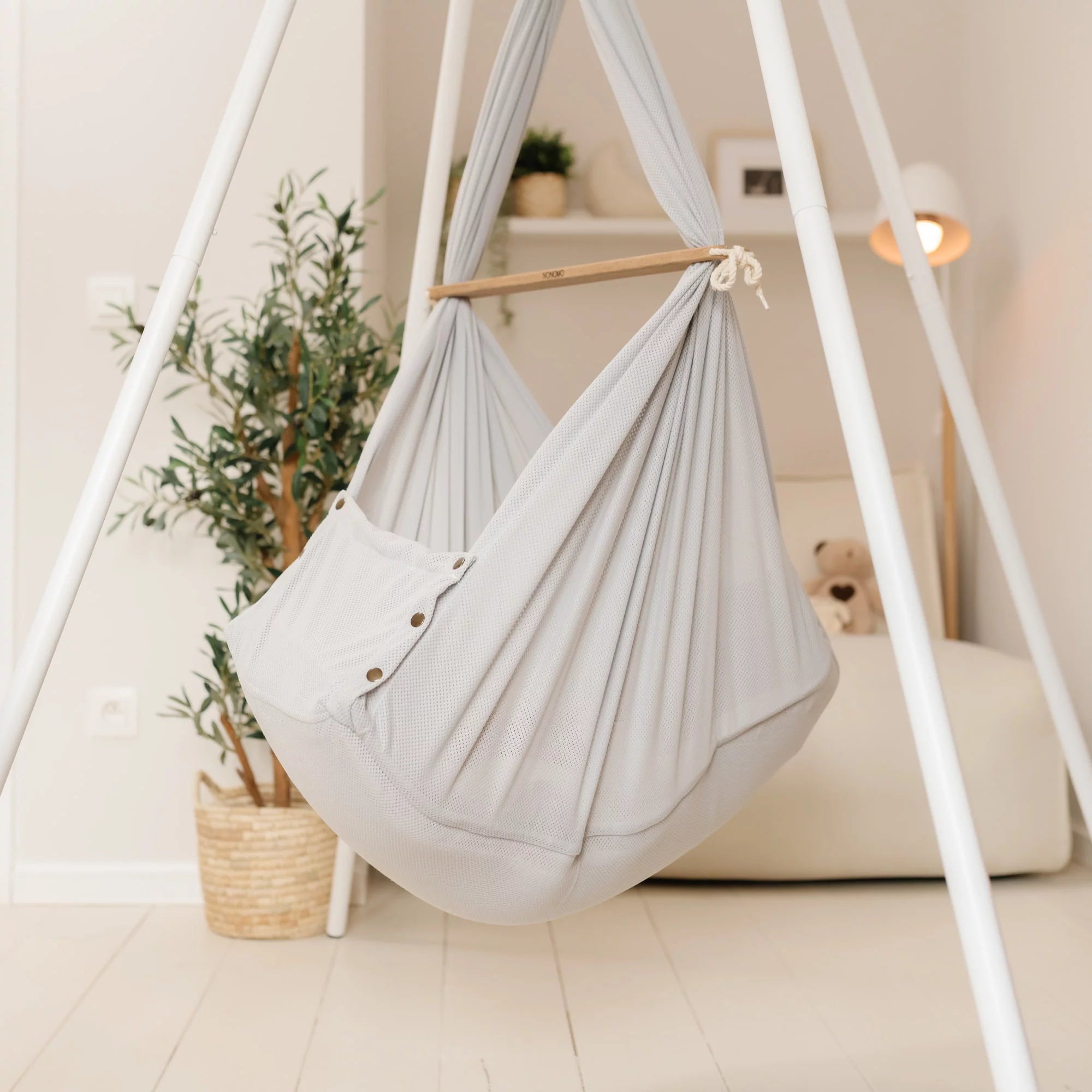 NONOMO-Heavenly-Dreams-Federwiege-mit-Motor-anthrazit-Gestell-TIPI-weiss-Stone-N-PBCG-MOVA-TIPI4WH-08