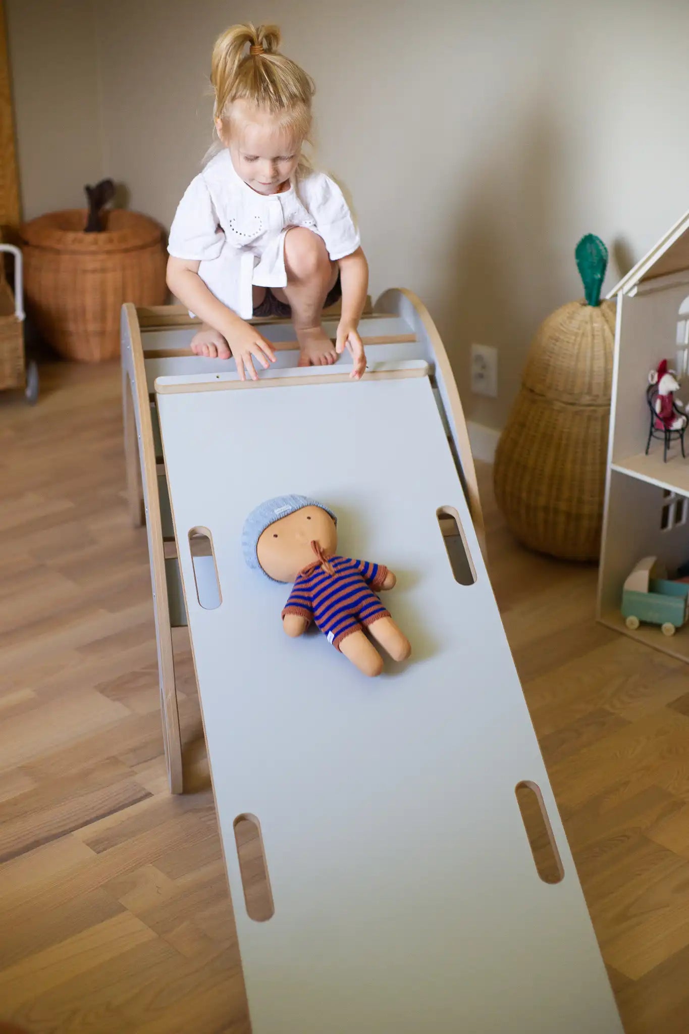 Rutsche-fur-Holzwippe-grau-Babywood-Montessori