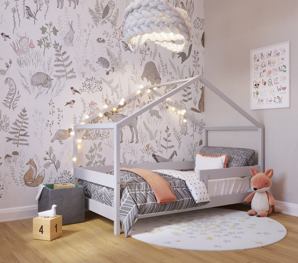 YappyKids-Hausbett-YappyHytte-aus-Massivholz-160x80-cm-Light-Grey-01