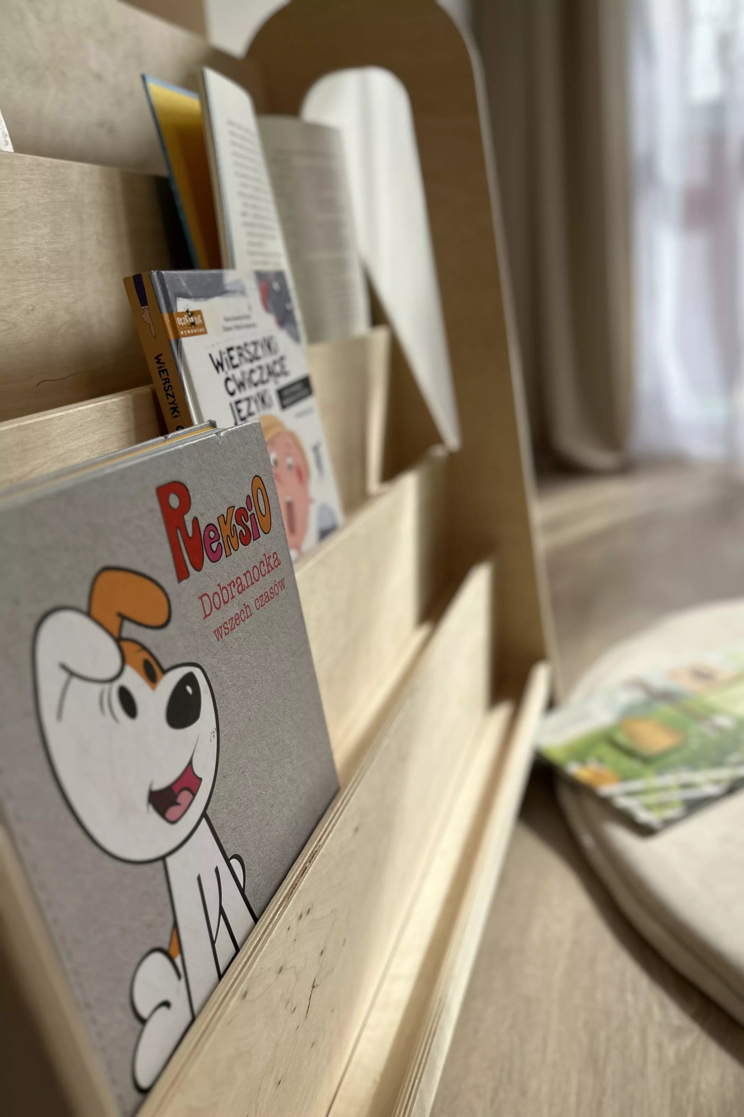 biblioteczka-na-ksiazeczki