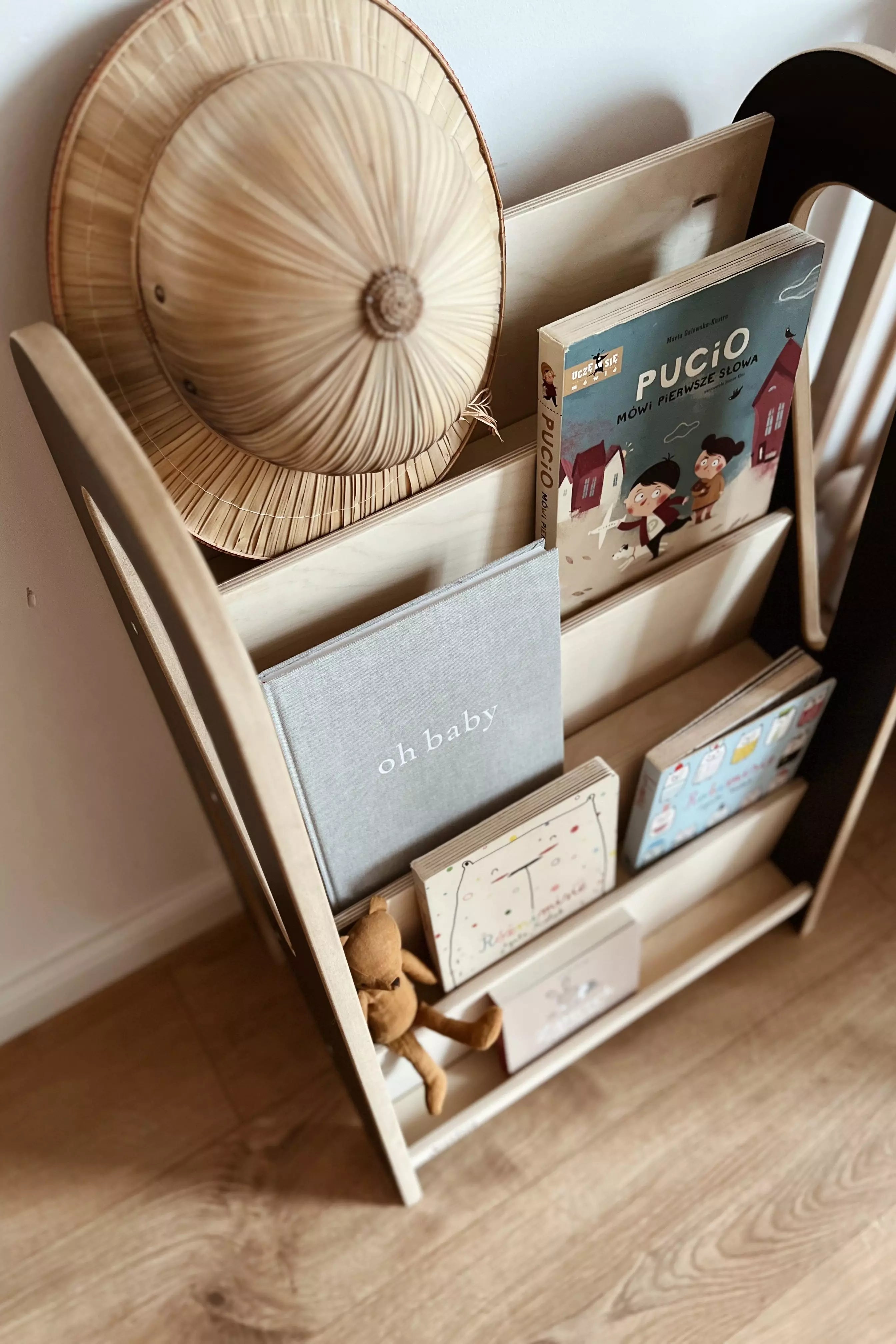 biblioteczka-slim