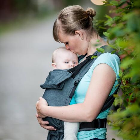 csm_Storchenwiege-BabyCarrier-Graphit-Image-02_2e32848166