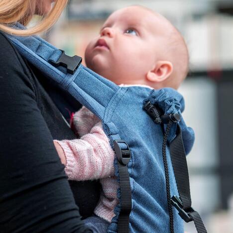csm_Storchenwiege-BabyCarrier-Jeans-Image-02_8e1c5c6c09