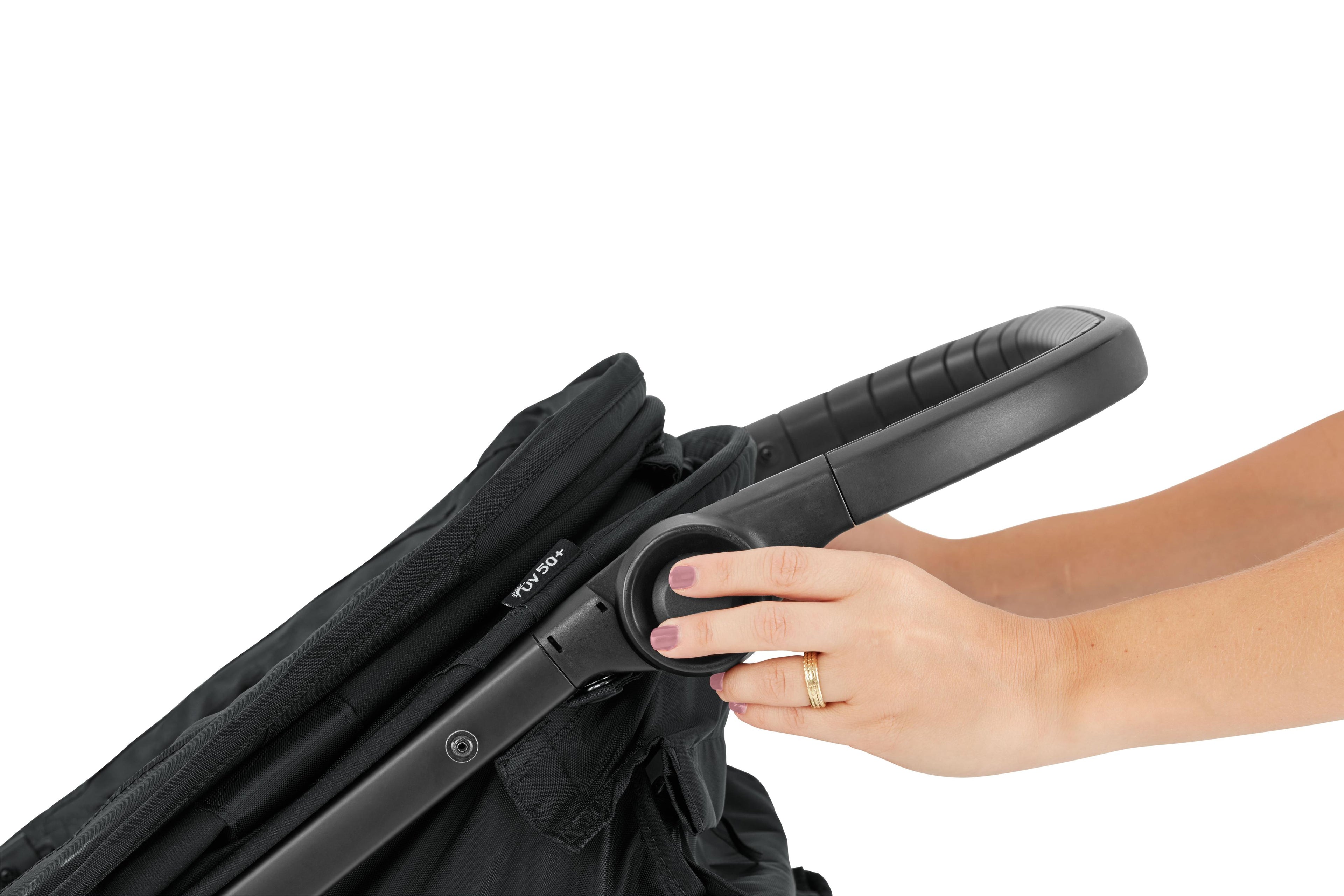 die-kleine-Schnullerbacke-Baby-Jogger-Kinderwagen-2083278-city-mini-GT2_handlebarwithhand
